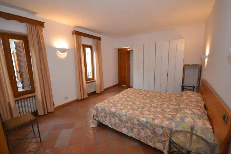 Hotel Villa Castiglioni 인두노올로나 4*,